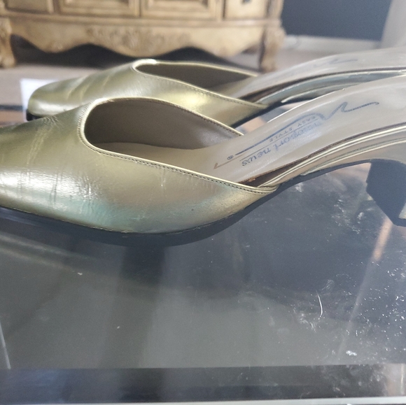 Vtg gold 2.5"h Mules - Picture 4 of 8